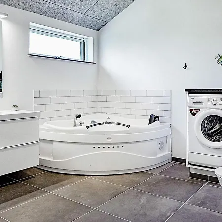 בית נופש 10 Person In