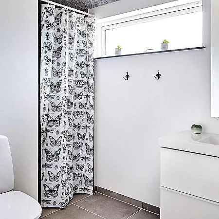 10 Person In סלאגלסה