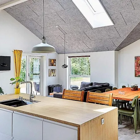 10 Person In * סלאגלסה